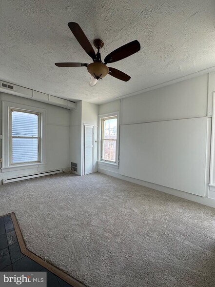 More Photos Of 121-125 N Main St, Woodstock Storefront Retail Residential For Sale