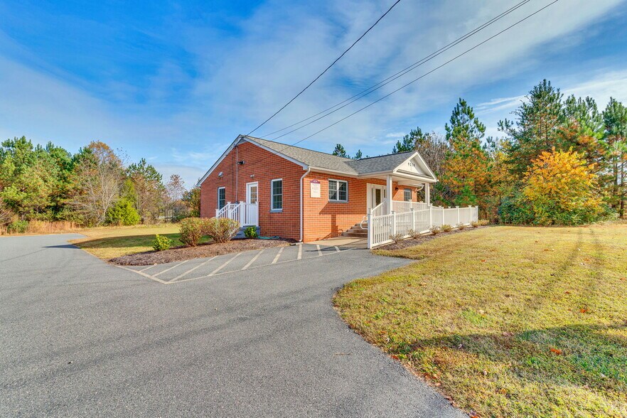 More Photos Of 9279 Kings Hwy, King George Loft Creative Space For Sale