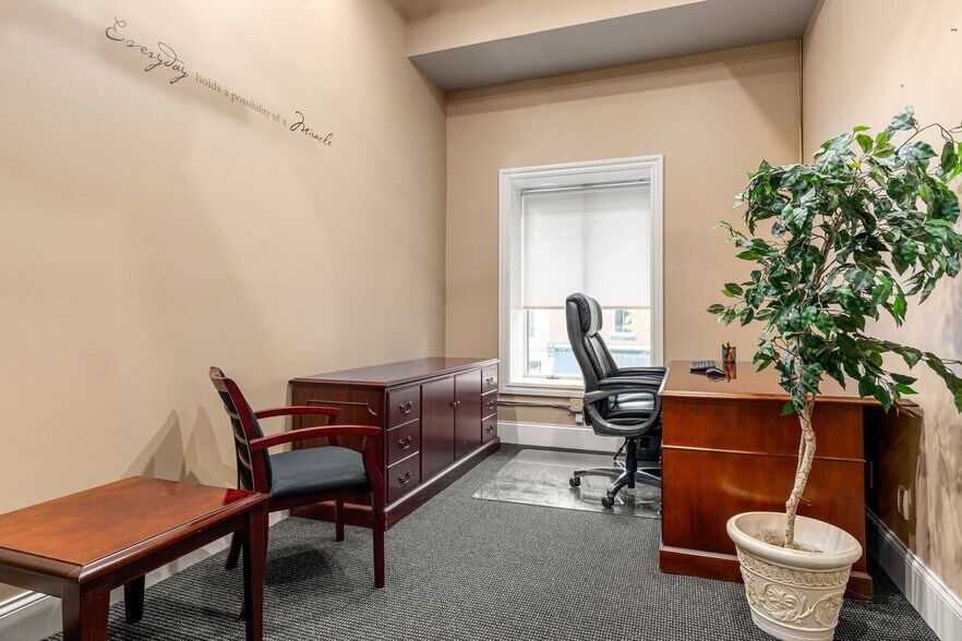 More Photos Of 222 Pearl St, New Albany Office Residential For Lease
