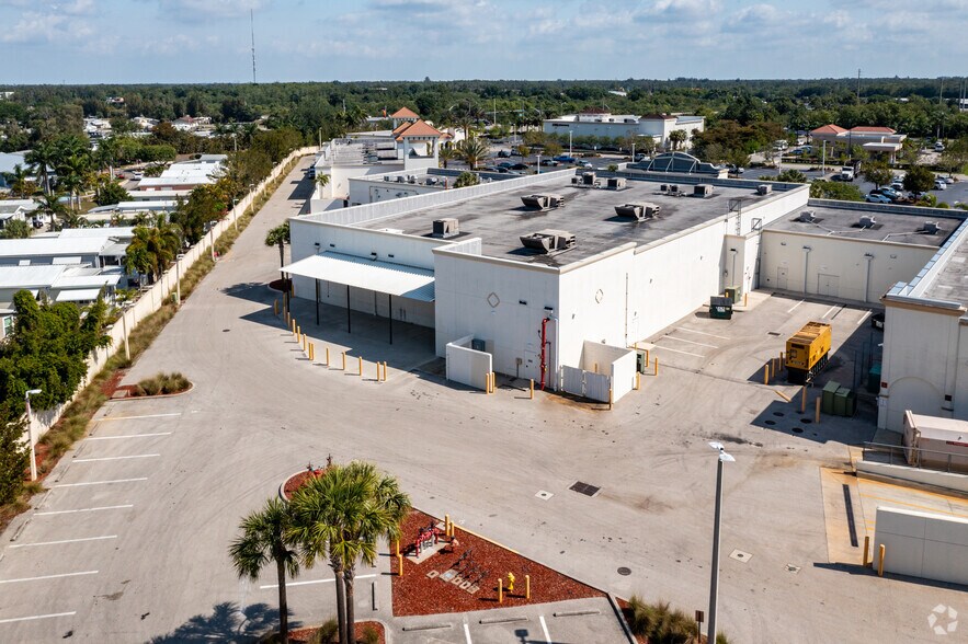 More Photos Of 16960-16980 S Tamiami Trl, Fort Myers General Retail For Lease