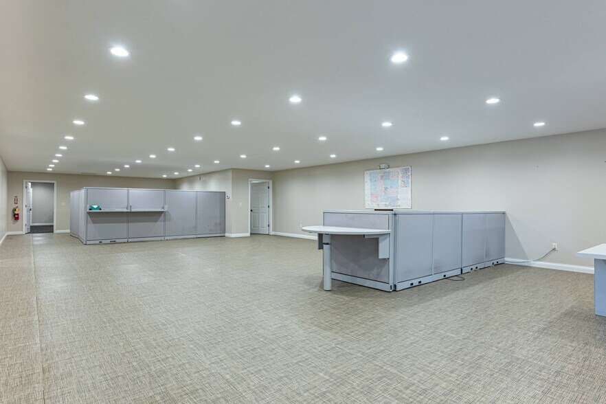More Photos Of 1001 N County Road 25A, Troy Office For Sale