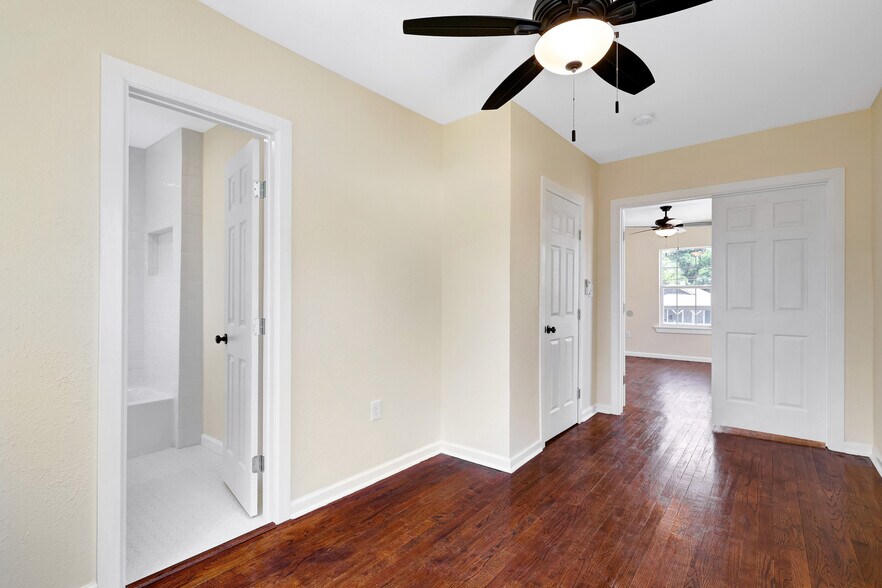 More Photos Of 834 W Russell Pl, San Antonio Apartments For Sale