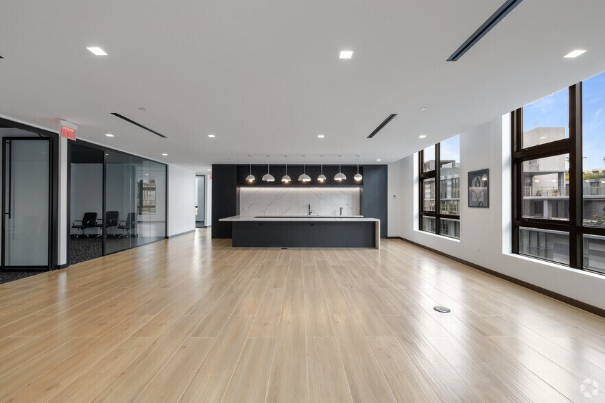 More Photos Of 218 NW 24th St, Miami Office Residential For Lease