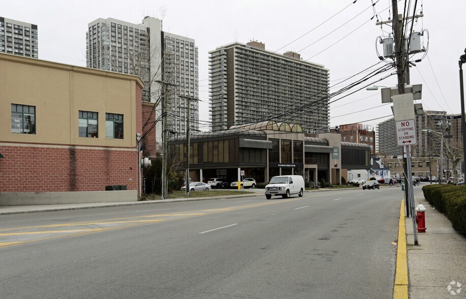 More Photos Of 1625 Lemoine Ave, Fort Lee Storefront Retail Office For Lease