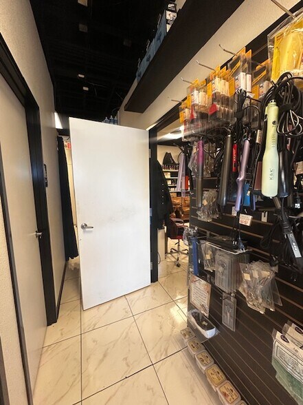 More Photos Of 171 N Gibson Rd, Henderson Storefront For Lease