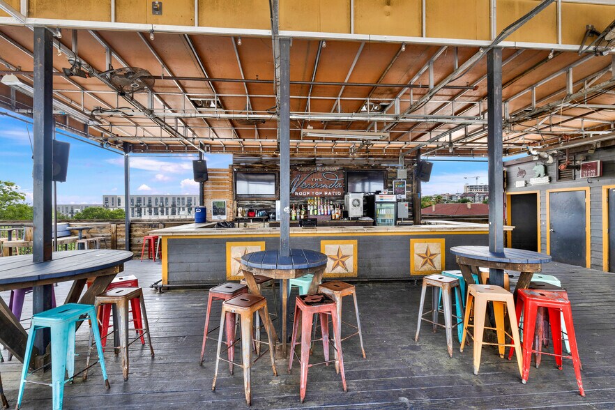 More Photos Of 139 E Hopkins St, San Marcos Bar For Sale