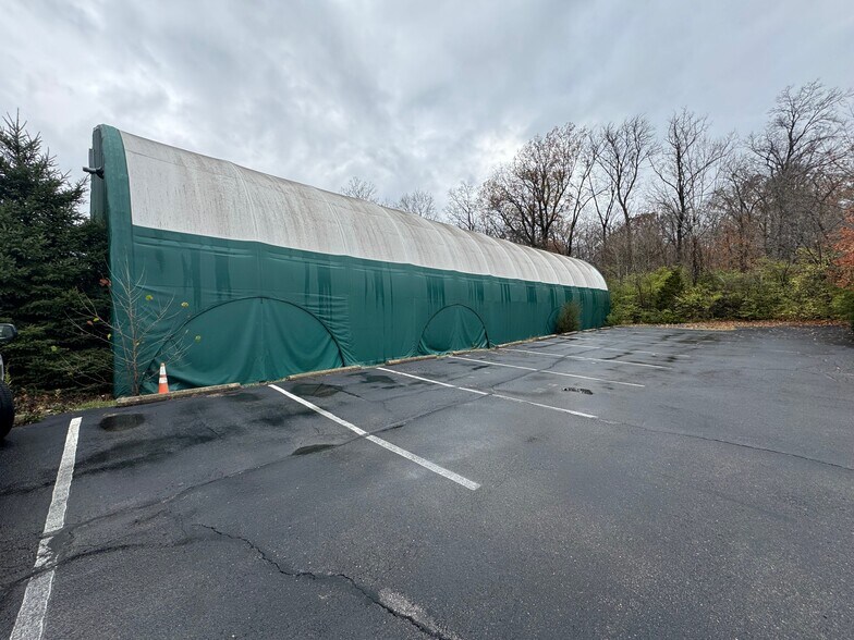 More Photos Of 80 Commercial Way, Springboro Sports And Entertainment For Sale