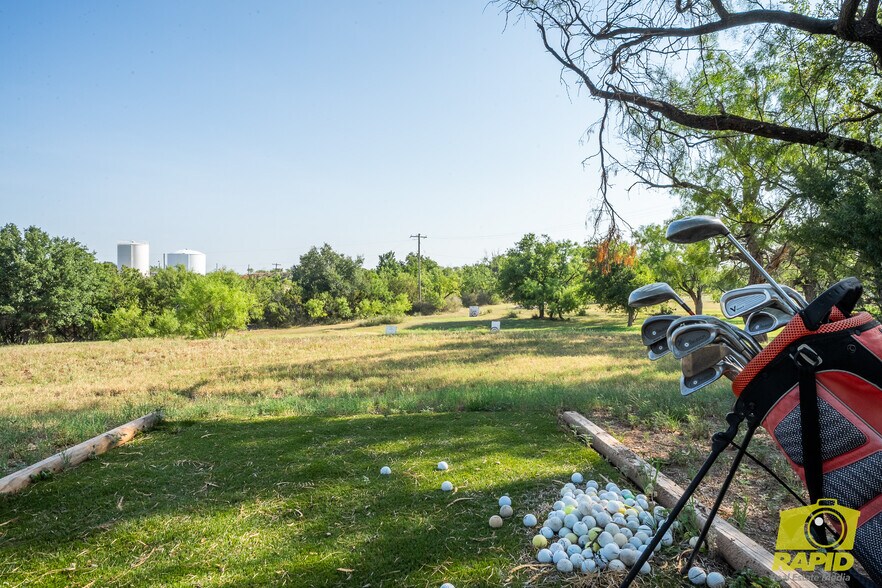 More Photos Of 425 Highland Park, Robert Lee Flex For Sale