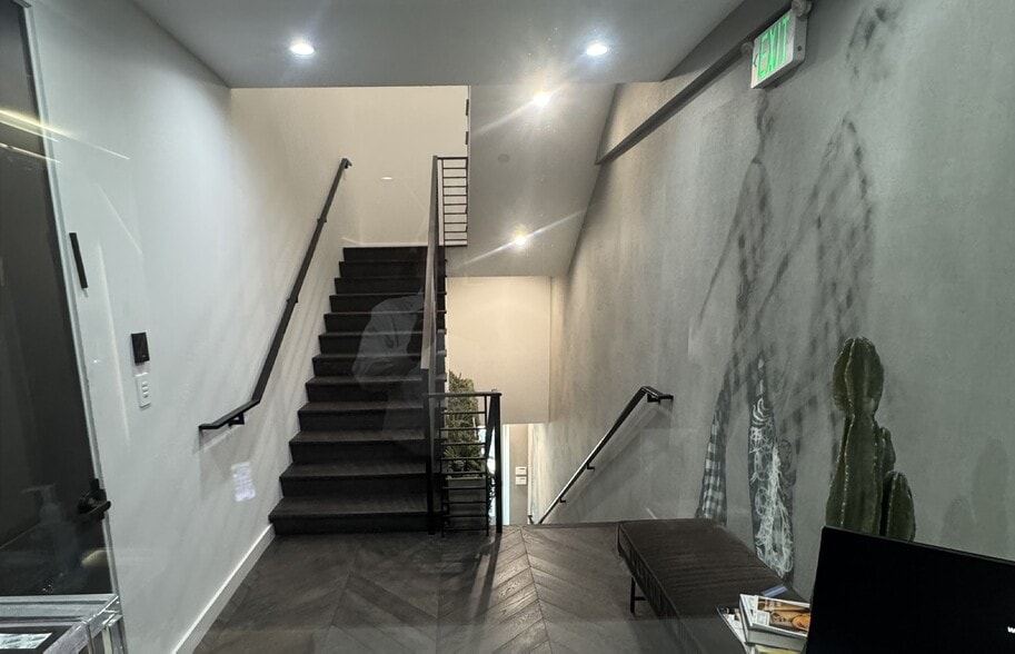 More Photos Of 228-230 S Beverly Dr, Beverly Hills Office For Lease