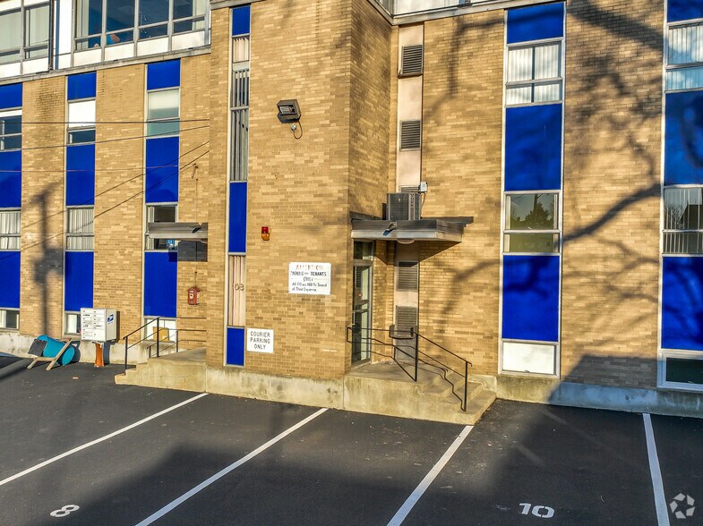 More Photos Of 108 Water St, Watertown Office For Sale