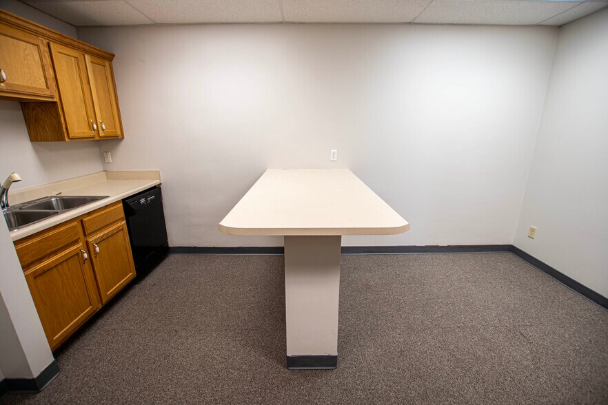 More Photos Of 17235 Bel-Ray Pl, Belton Office For Lease