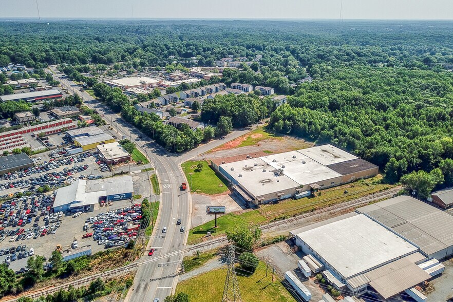 More Photos Of 5500 N Sharon Amity Rd, Charlotte Manufacturing For Lease