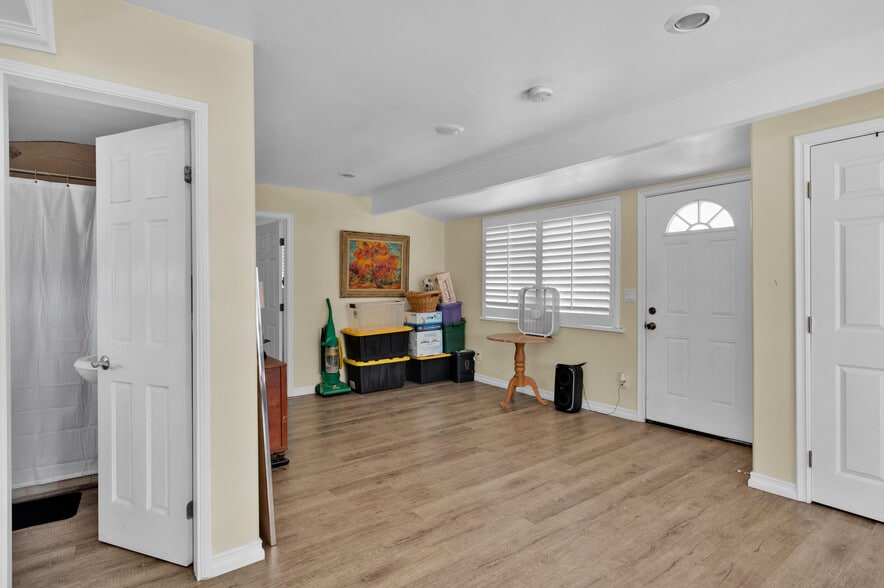 More Photos Of 801 W Whittier Blvd, La Habra Storefront Retail Residential For Sale