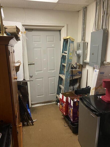 More Photos Of 10606 Warwick Blvd, Newport News General Retail For Sale