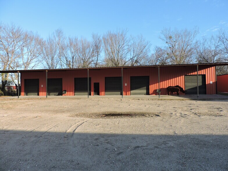 More Photos Of 920 W Mason St, Mabank Manufacturing For Sale