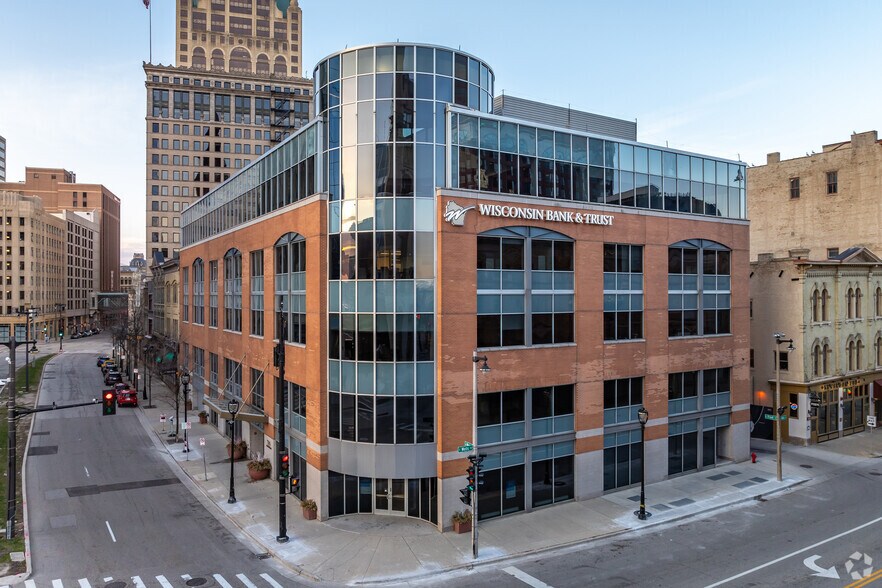 More Photos Of 789 N Water St, Milwaukee Office For Sale