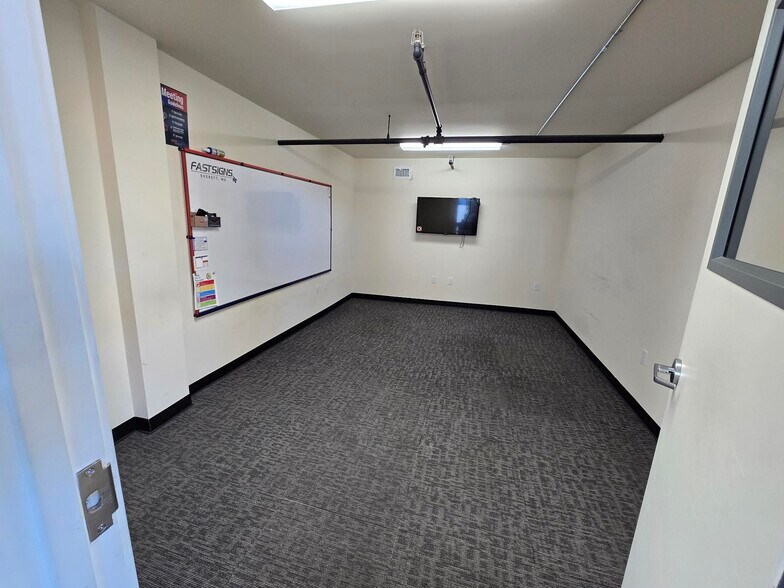 More Photos Of 2900-2902 Rucker Ave, Everett Freestanding For Lease