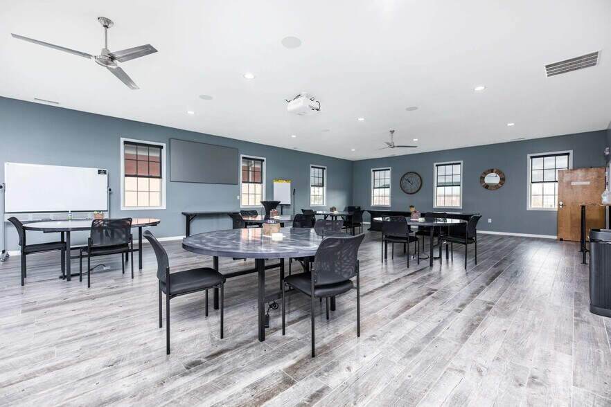 More Photos Of 8485 S Mason Montgomery Rd, Mason Office For Sale