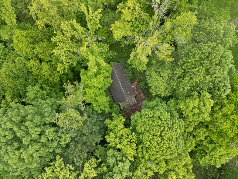 More Photos Of 2000 Utica Pike, Jeffersonville Marina For Sale