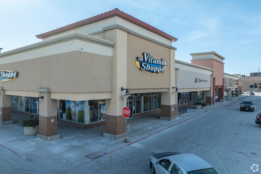 More Photos Of 950 Winston Plz, Melrose Park Supermarket For Lease