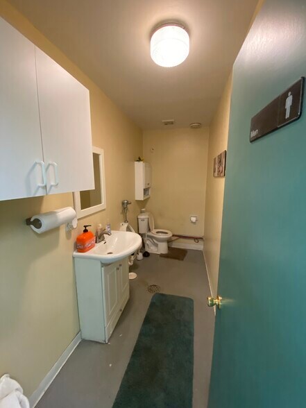 More Photos Of 3030-3040 S Vallejo St, Englewood Warehouse For Sale