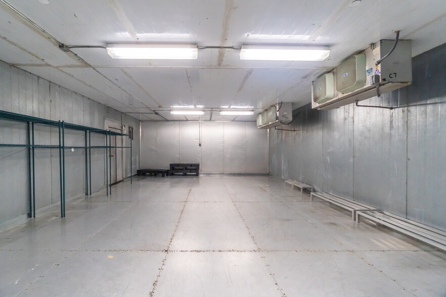 More Photos Of 1907 Gateway Blvd, Charlotte Warehouse For Sale