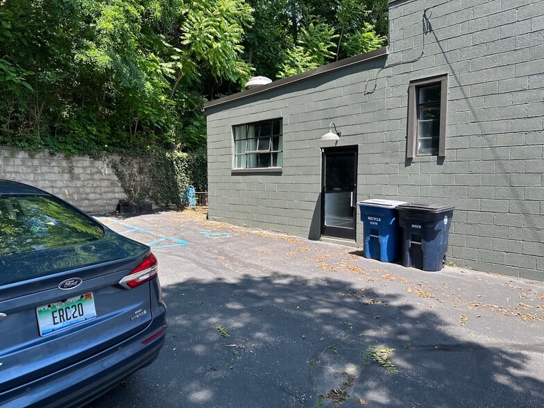 More Photos Of 815 Wildt St, Ann Arbor Warehouse For Lease