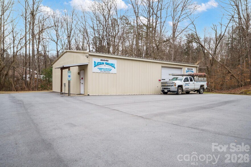 Primary Photo Of 111 Blackberry Ln, Stanley Flex For Sale