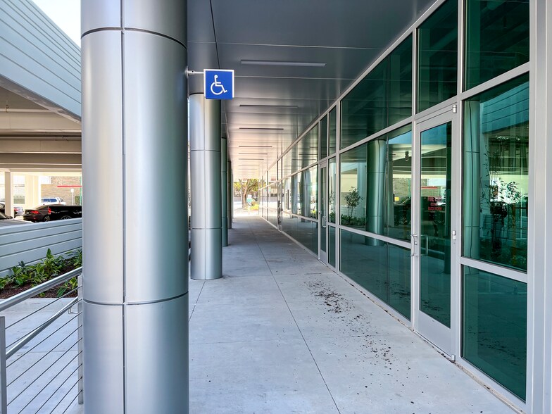 More Photos Of 400 W Davis St, Conroe Office For Lease