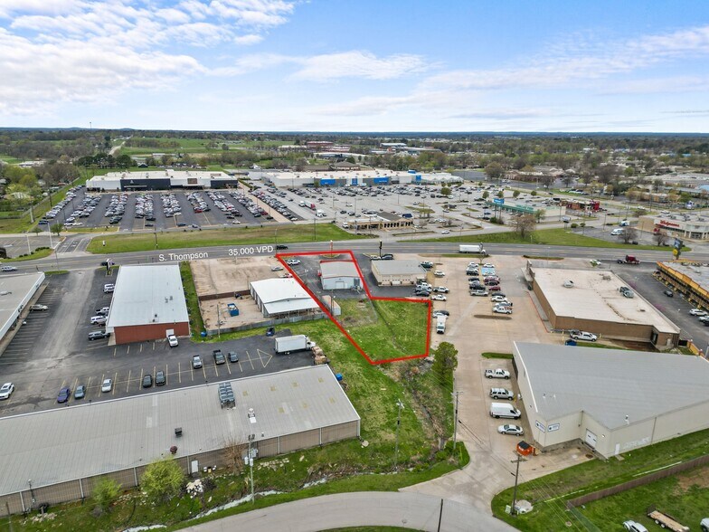 More Photos Of 2103 S Thompson St, Springdale Freestanding For Sale