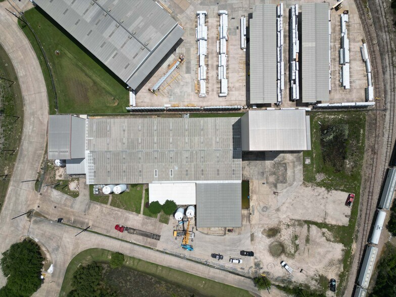 More Photos Of 8615 Golden Spike Ln, Houston Manufacturing For Lease