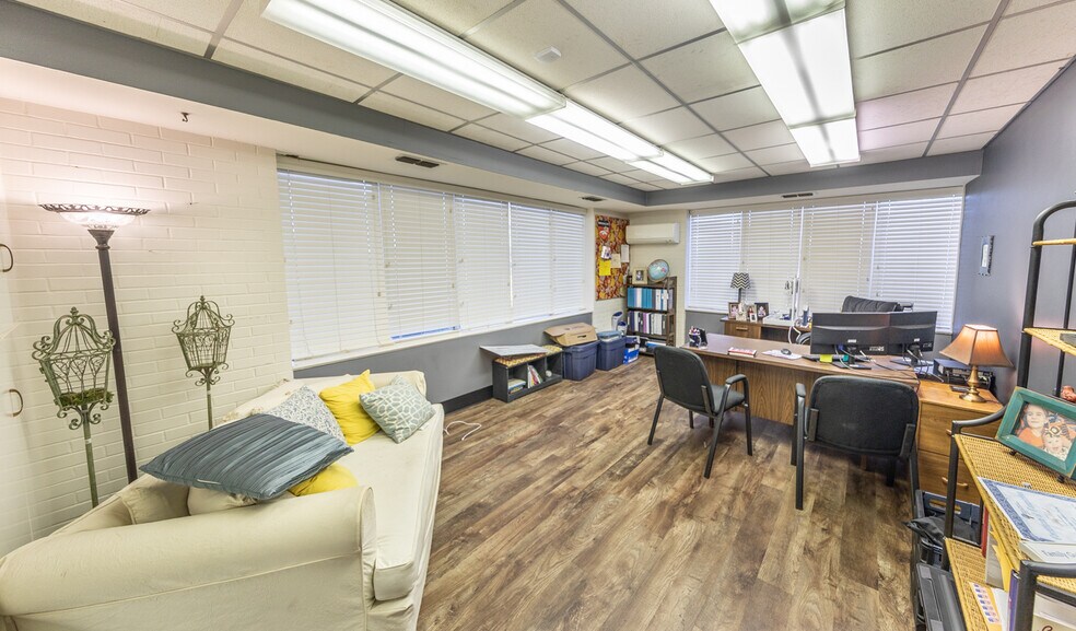 More Photos Of 5 Briercroft Office Park, Lubbock Office For Sale