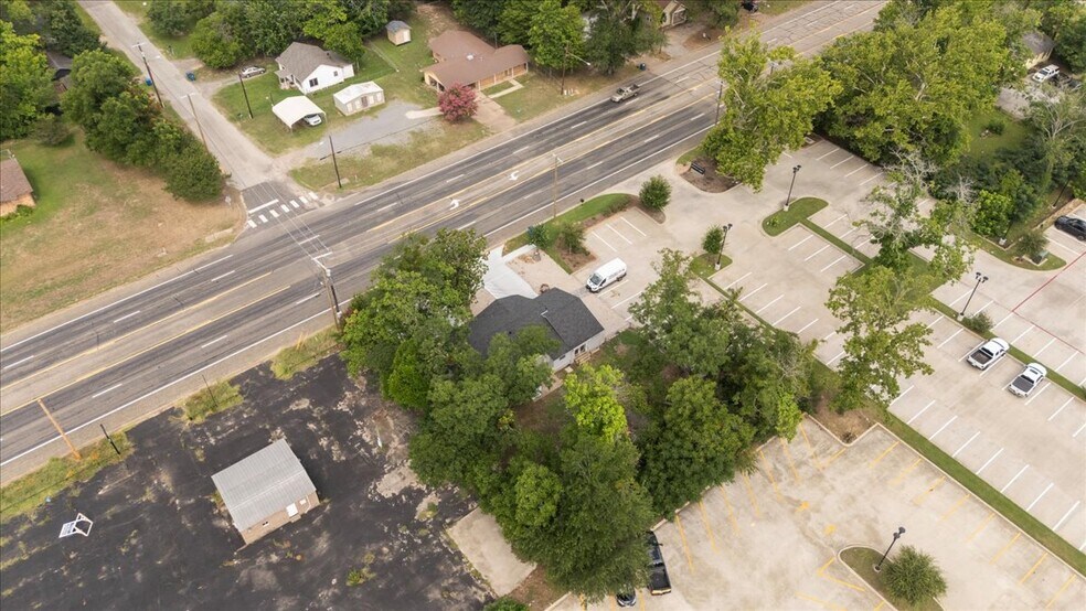 More Photos Of 501 N Main St, Lindale Office For Sale