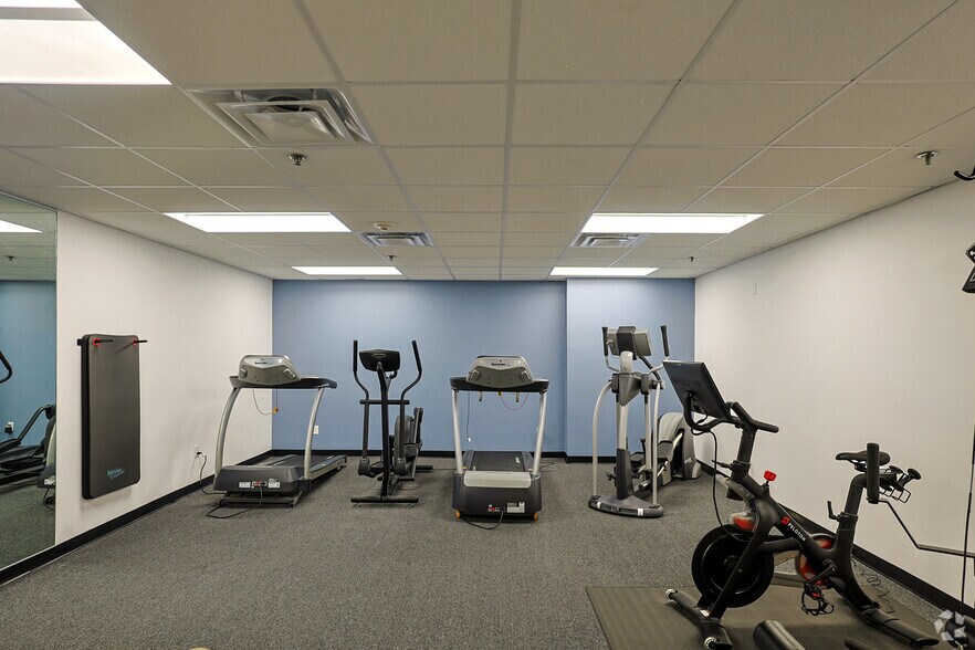 More Photos Of 50 Burlington Mall Rd, Burlington Unknown For Lease