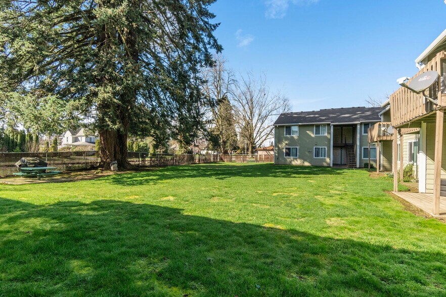 More Photos Of 100 Gatch St, Woodburn Apartments For Sale