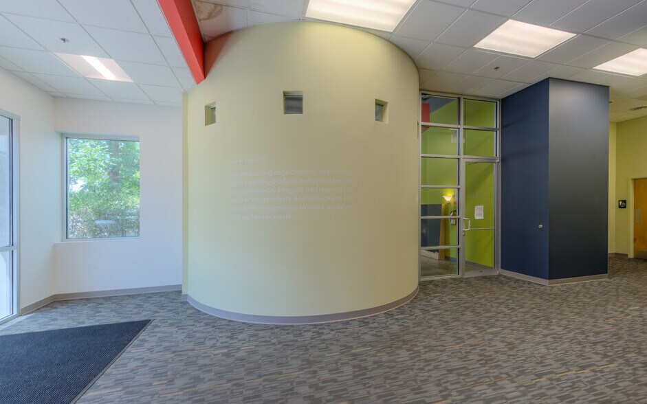 More Photos Of 2011 Cherry St, Louisville Light Manufacturing For Lease