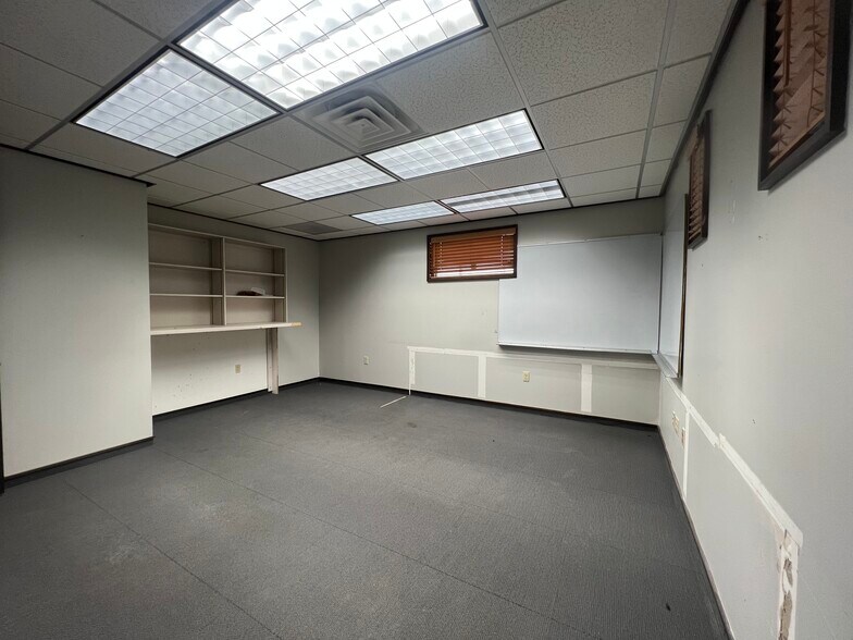 More Photos Of 205 Profit Dr, Victoria Showroom For Sale