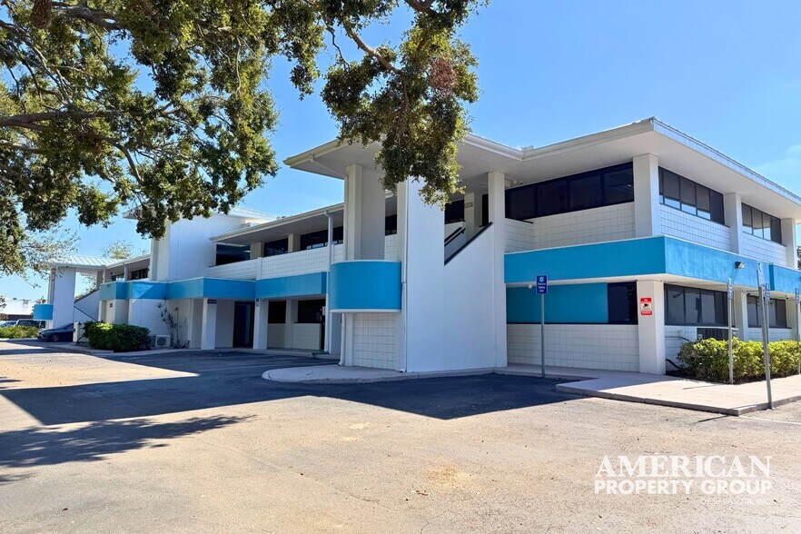 More Photos Of 1945 Versailles St, Sarasota Medical For Lease