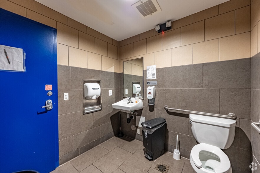 More Photos Of 1661 E Colorado Blvd, Pasadena Fast Food For Lease