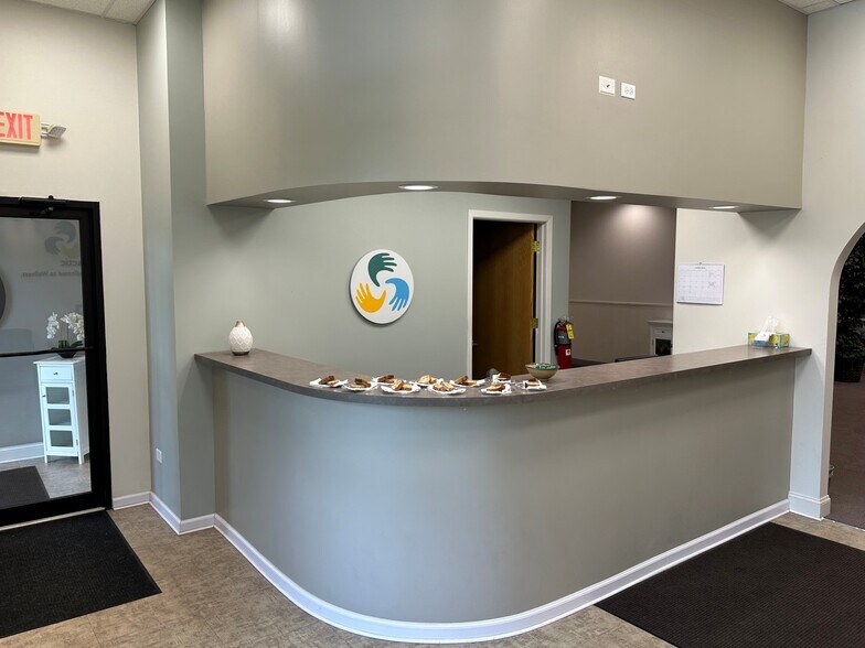 More Photos Of 127 Capista Dr, Shorewood Office For Sale