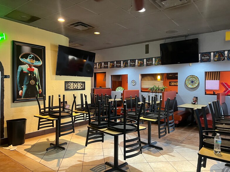 More Photos Of 637 NW 32nd St, Newcastle Restaurant For Sale