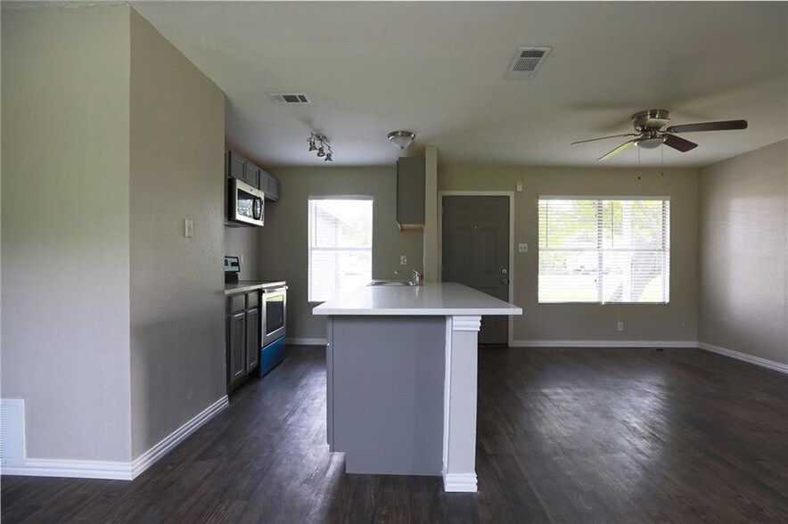 More Photos Of 1410 Ransom St, Pflugerville Office Residential For Lease