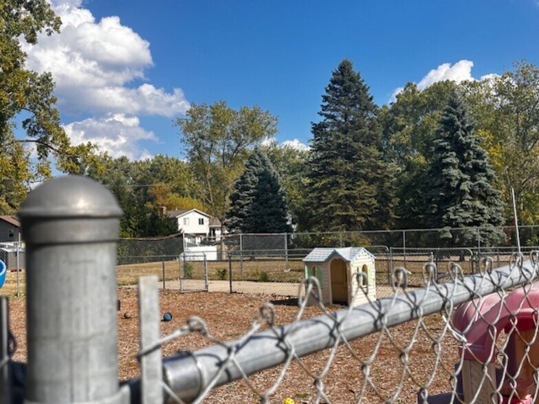 More Photos Of 4150 Pontiac Lake Rd, Waterford Religious Facility For Lease