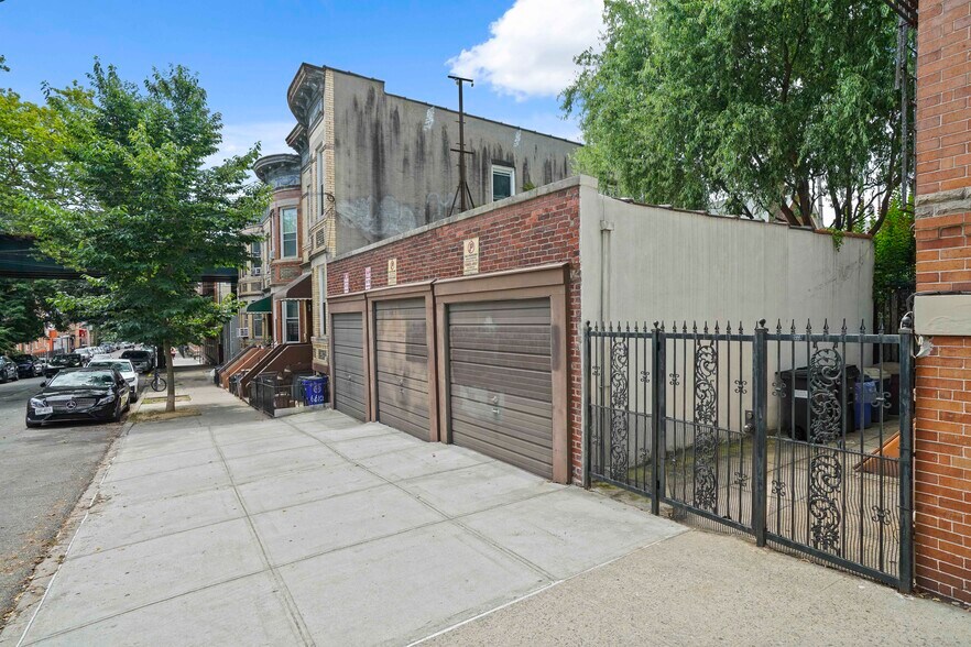 More Photos Of 6046 Putnam Ave, Ridgewood Apartments For Sale