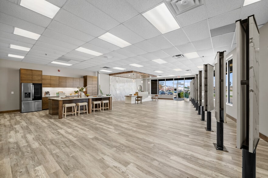 More Photos Of 18931 E Valley View Pky, Independence Storefront Retail Office For Lease