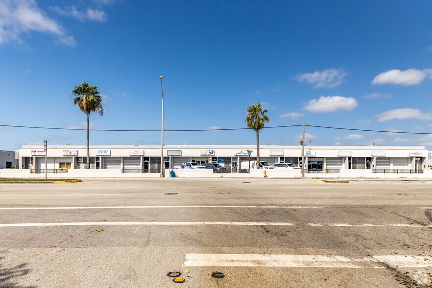 More Photos Of 3208-3296 NW 72nd Ave, Miami Showroom For Lease