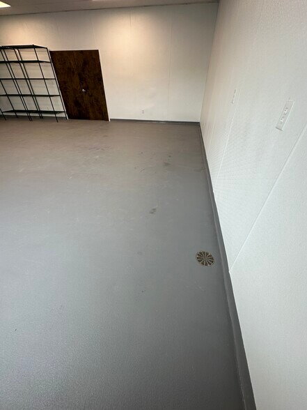 More Photos Of 401 Betty Taylor Wood, Holly Ridge Manufacturing For Lease