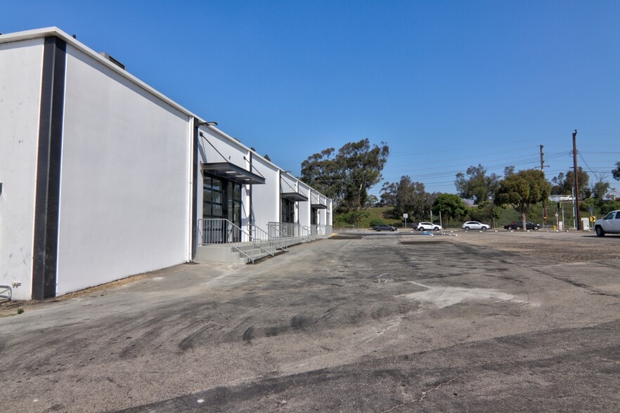 More Photos Of 3860 E Main St, Ventura Freestanding For Lease