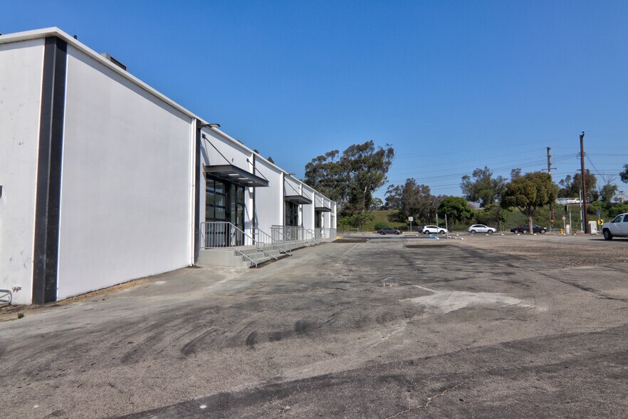 More Photos Of 3860 E Main St, Ventura Freestanding For Lease