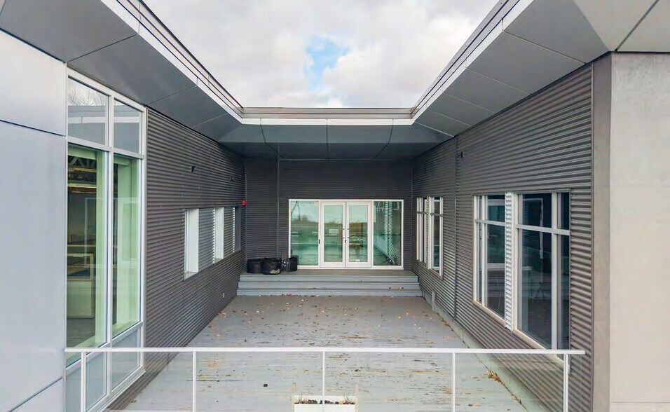 More Photos Of 3365-3367 Sainte-Anne Boul, Québec Office For Sale